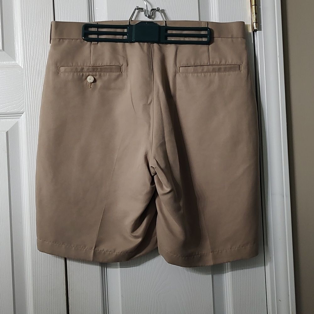 Perry Ellis 2 Under khaki  tan dress casual flat front shorts  Sz 34 - Picture 3 of 5